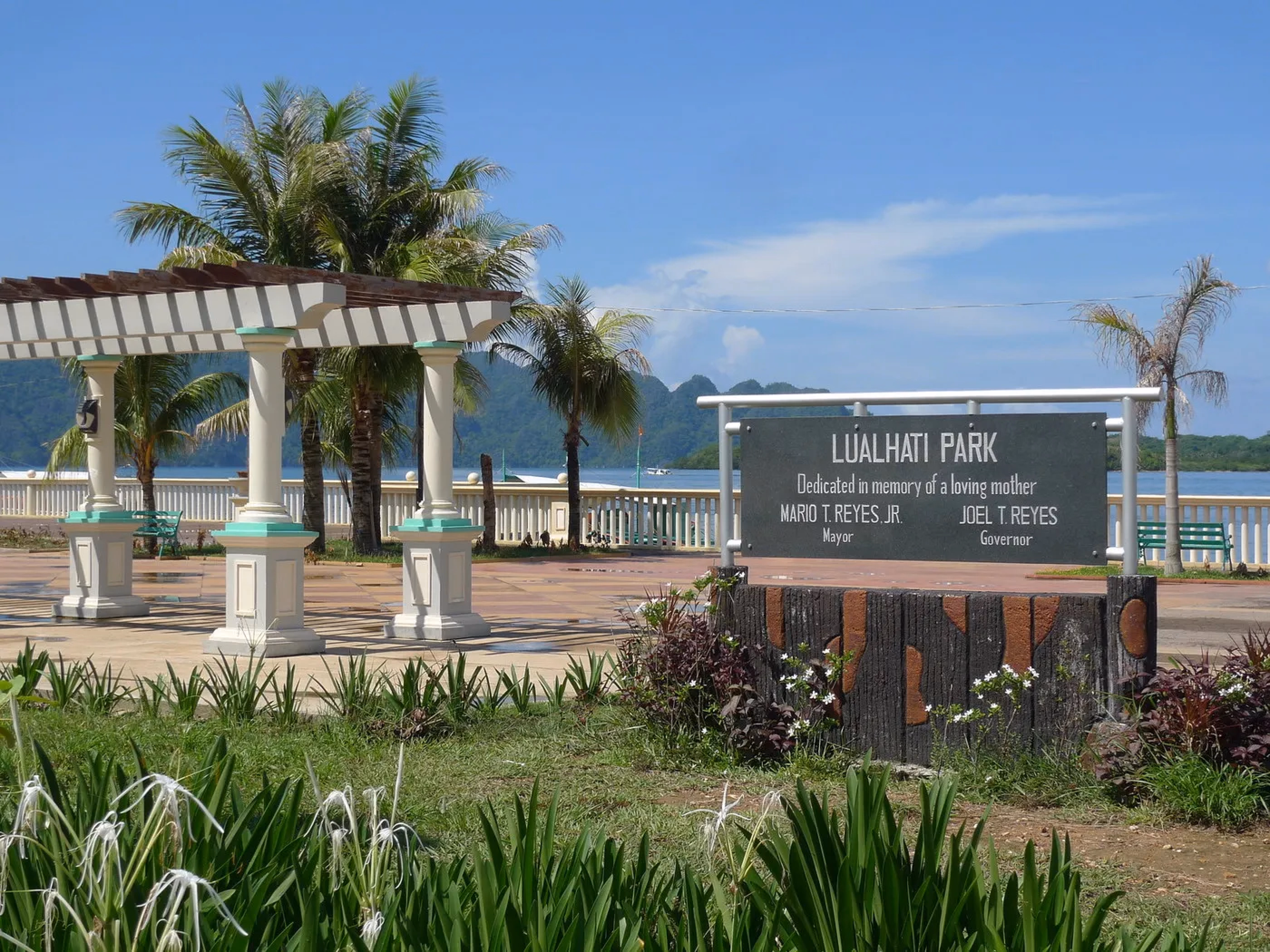 4D3N Island Escapade